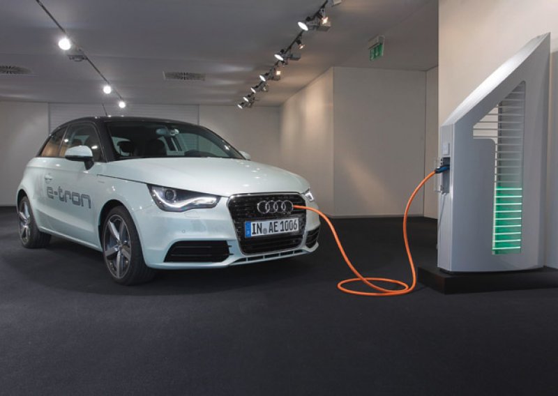Audi napaja električne automobile solarnom energijom