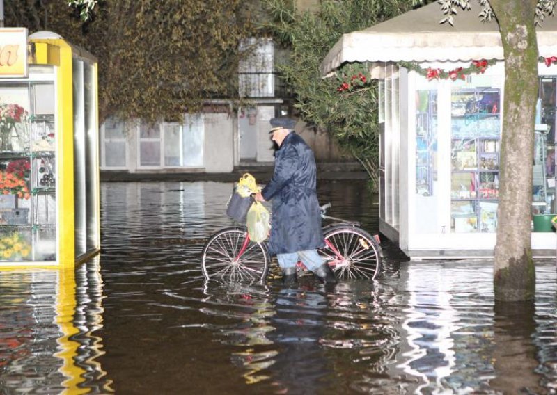 National rescue service chief visits flood-struck Metkovic area