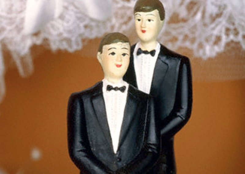 Prvi gej par koji će se vjenčati u zraku dolazi iz Srbije