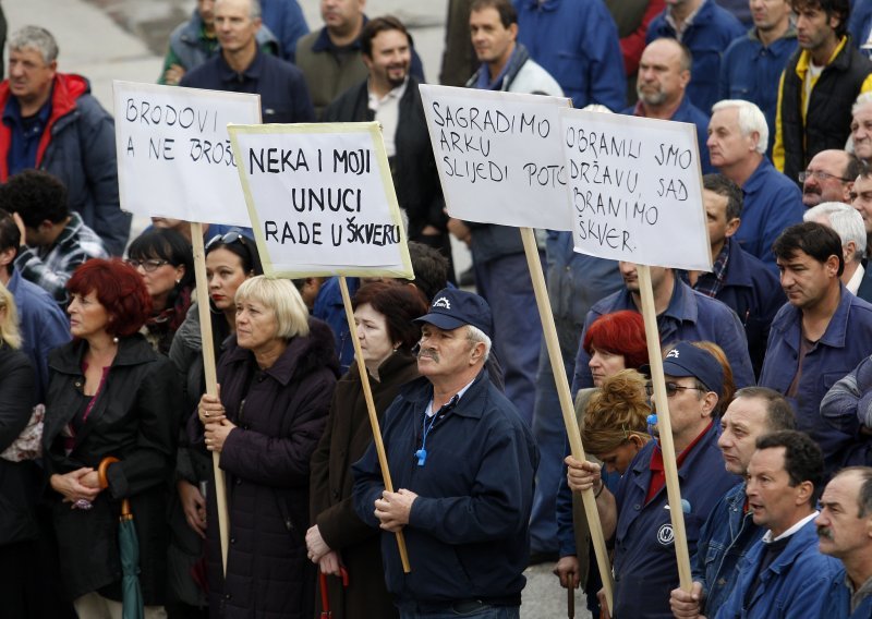 Brodosplit workers hold protest at shipyard's entrance