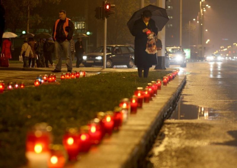 Zagrepčani palili svijeće za žrtve Vukovara