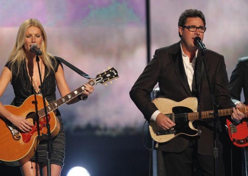 Gwyneth Paltrow zapjevala na festivalu country muzike