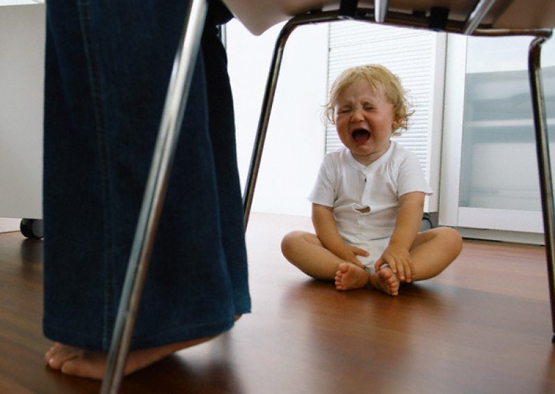 Sve bebe se znaju smijati, a plač se uči