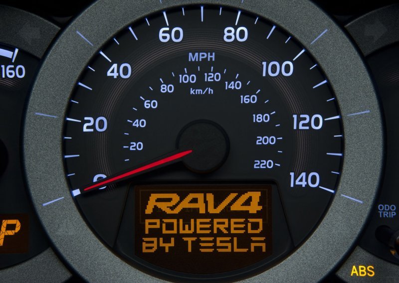 Toyota i Tesla predstavljaju električni RAV4