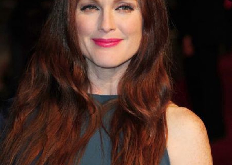 Julianne Moore u haljini s dva lica