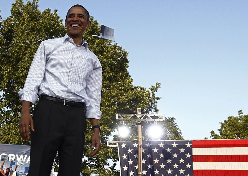 Obamu pred golaćem gađali knjigom!