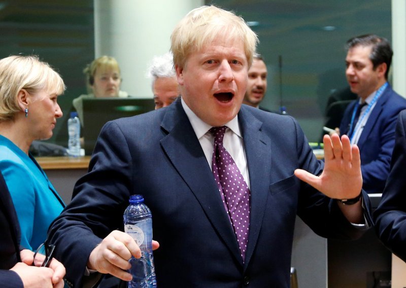 Johnson poručio Poljacima da će moći ostati živjeti i raditi u Britaniji nakon izlaska iz EU