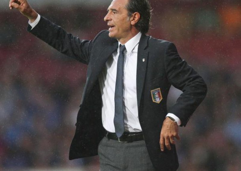 Izbornik 'azzurra' nudi Tottiju oproštajnu utakmicu