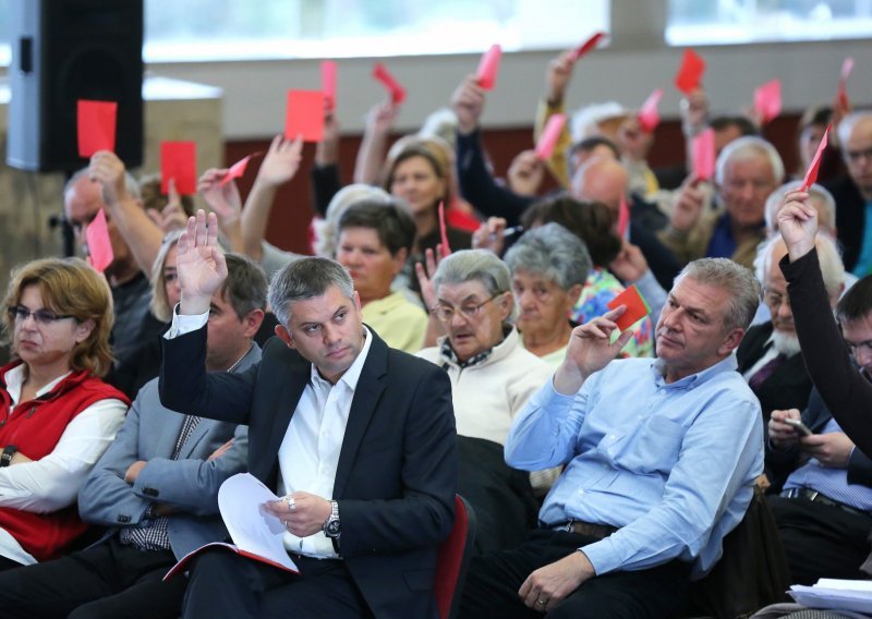 Splitski SDP u isto vrijeme izašao iz vlasti i ostao u njoj