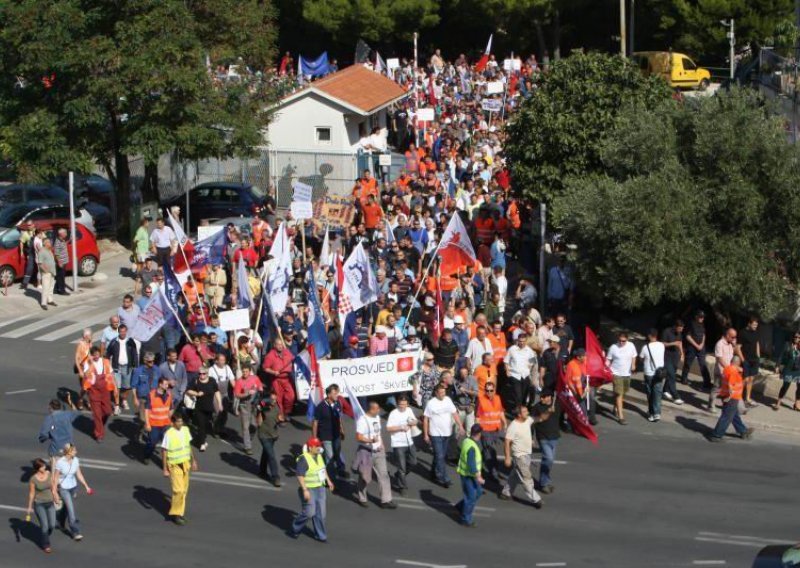 Brodosplit workers protest against shipyard closure