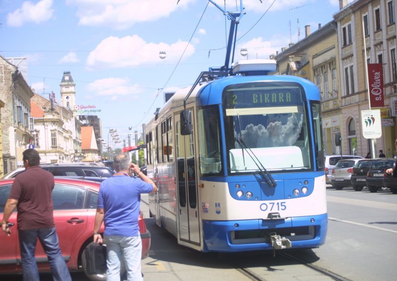 Polugoli više ne smijete u osječke tramvaje