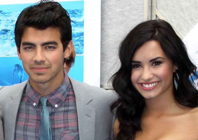 Joe Jonas i Demi Lovato, prijatelji s povlasticama?
