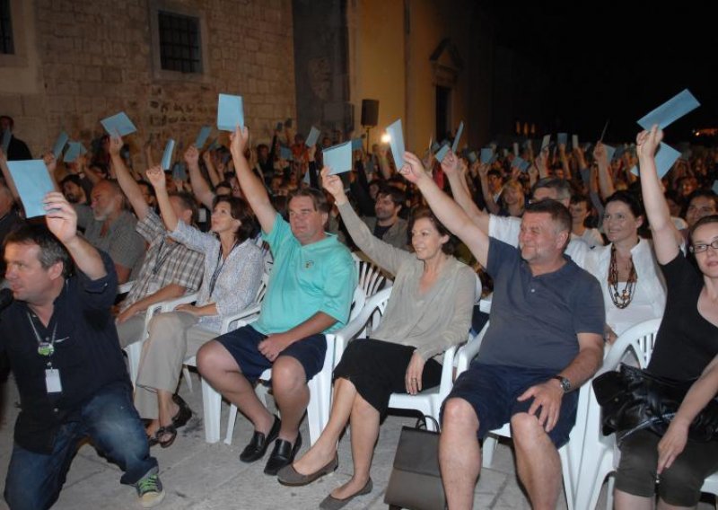 Podizanjem plavih kuverti otvoren motovunski festival