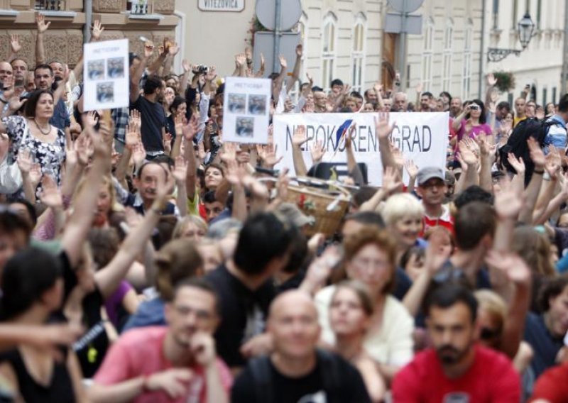 Od Skupštine traže da Bandića stavi na referendum