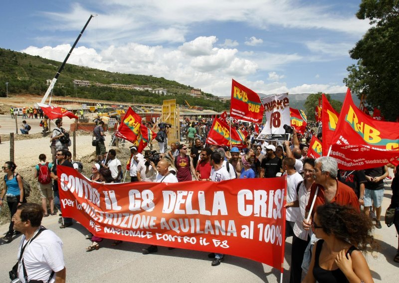 Više tisuća prosvjednika u L' Aquili