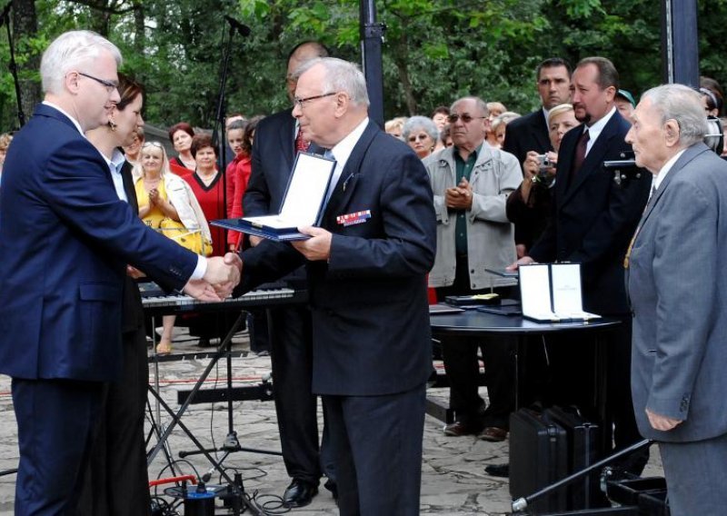 Josipovic, Kosor address Antifascist Day commemoration in Brezovica