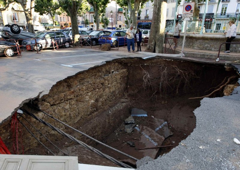 U poplavama u južnoj Francuskoj 22 poginulih