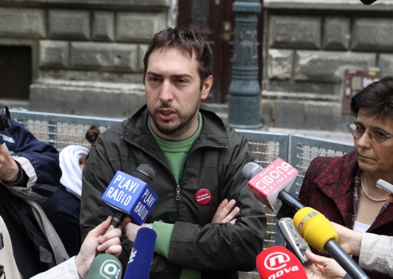 Josipovic receives 'Pravo na grad' activists