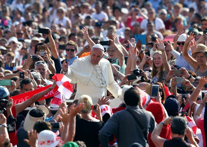 Papa poziva na hitan prekid vatre u Siriji