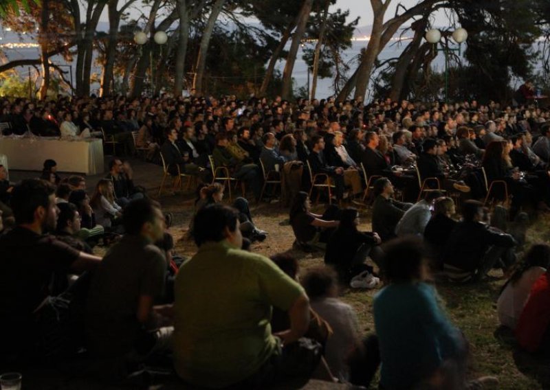 Besplatno kino na plaži Bačvice