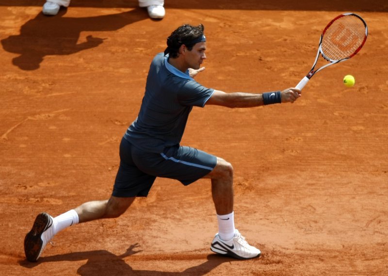 Federer preživio 0:2 u setovima