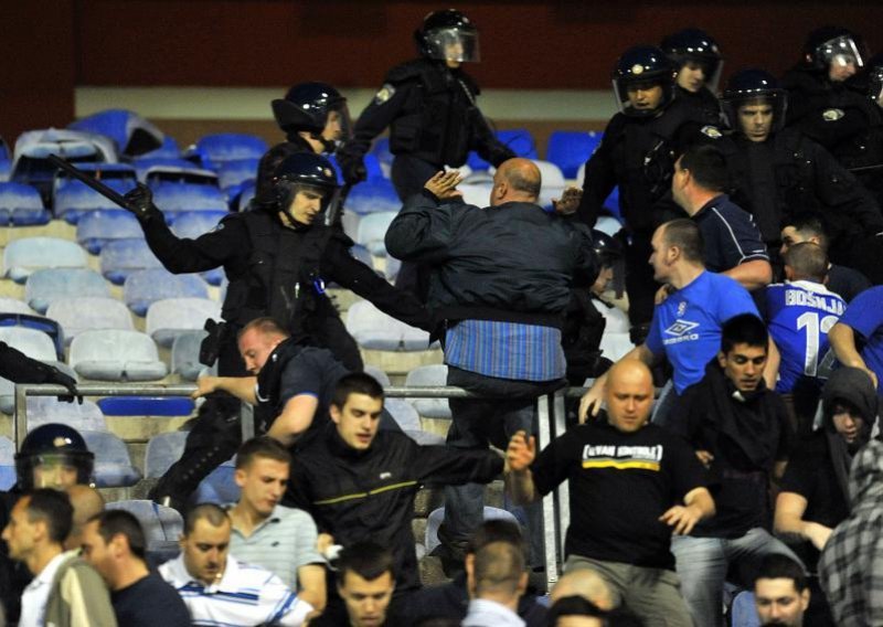 Na Maksimiru teško ozljeđen jedan policajac