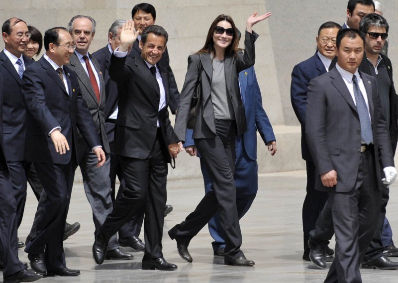 Sarkozy sa suprugom stigao u Kinu
