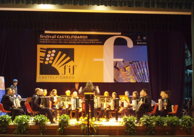 Orkestar I. G. Kovačić nastupa u Lisinskom
