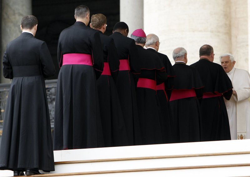 Kardinal Hoyos pohvalio šutnju o pedofiliji