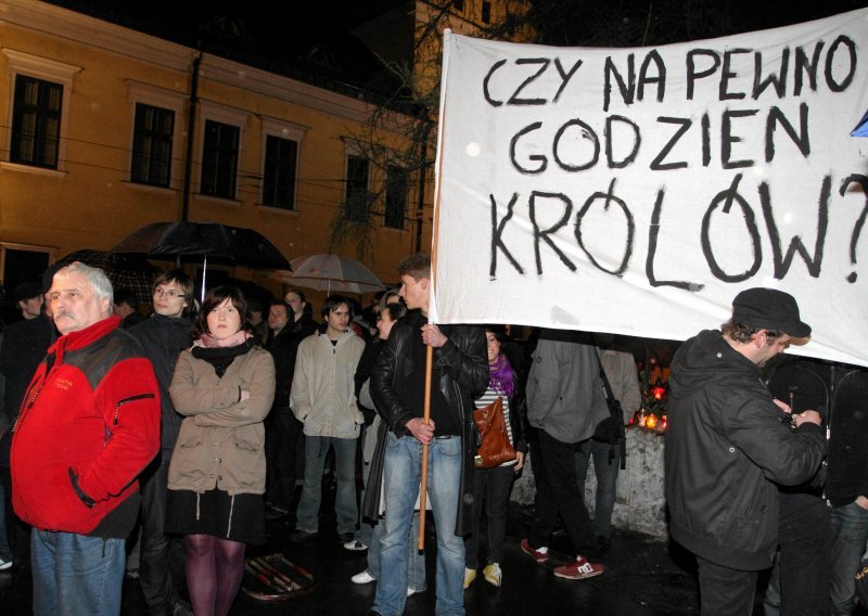 Više od tisuća liječnika u Varšavi prosvjedovalo protiv malih plaća