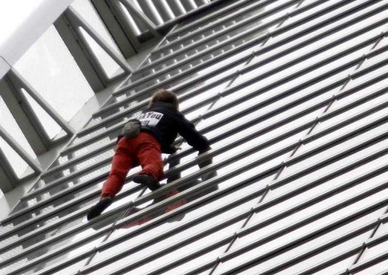 Francuski Spiderman osvojio 185 metara visok neboder