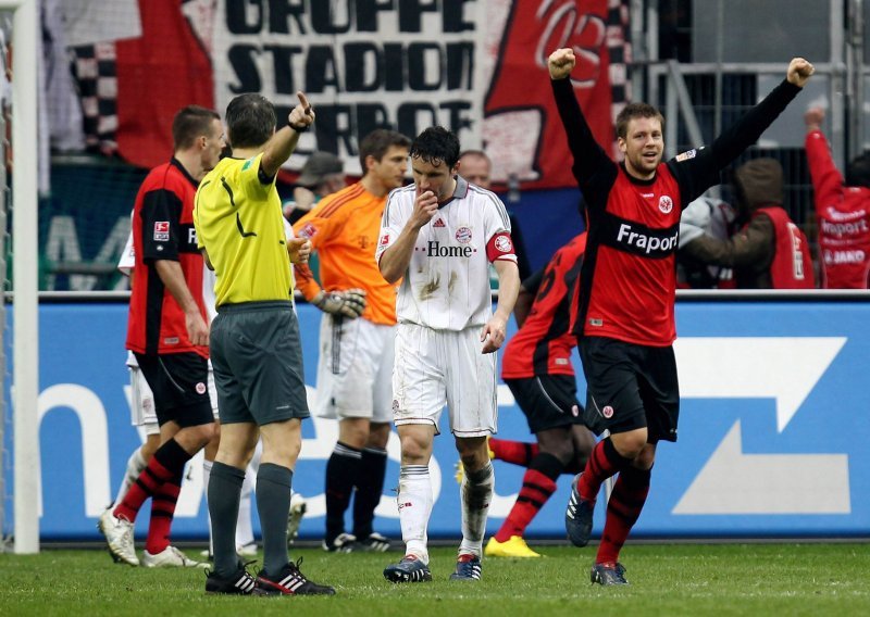 Bayern vodio do 87. minute a onda izgubio