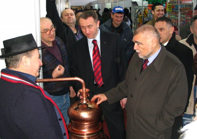 Josipovićev izaslanik Mesić napao Vladu