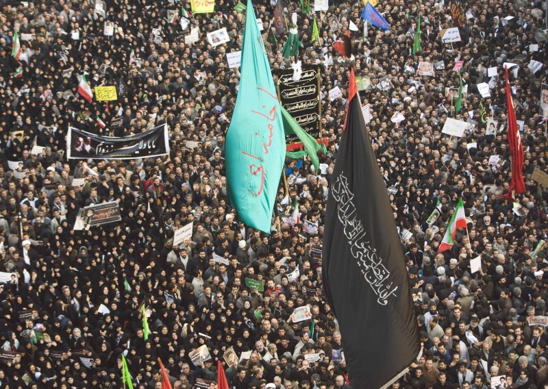 U Iranu i provladini prosvjedi