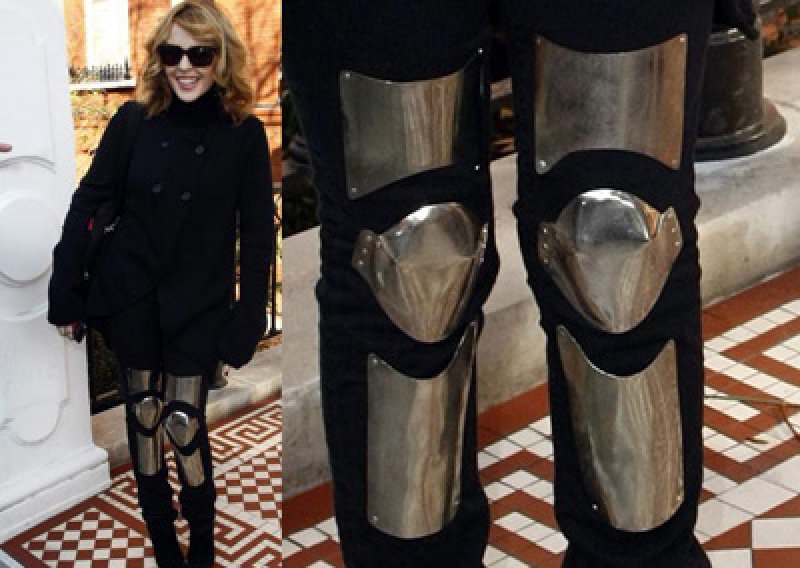 Bizarne robotske tajice Kylie Minogue