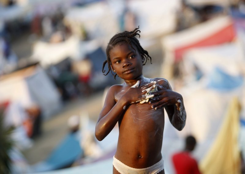 Djeci na Haitiju stižu osnovne potrepštine