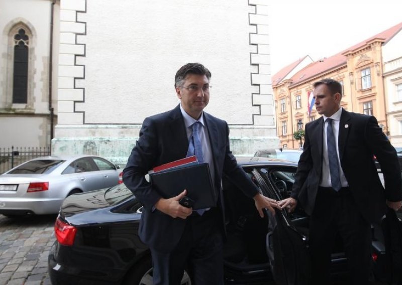 Plenković postrojava ministre u Banskim dvorima