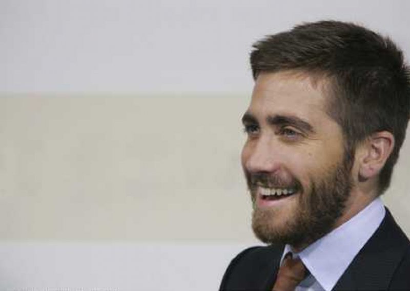Jake Gyllenhaal bacio oko na Jennifer Aniston