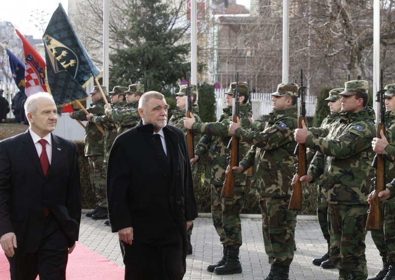 'Mesić nastavlja genocidnu pavelićevsku politiku'