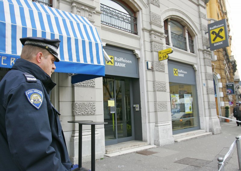 Dojava o bombi u Raiffeisen banci