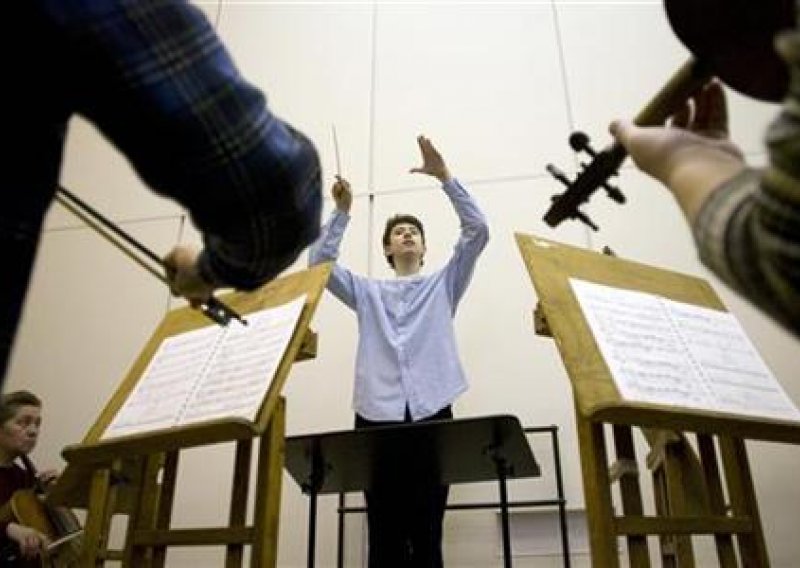 17-godišnjak ravna Simfonijskim orkestrom