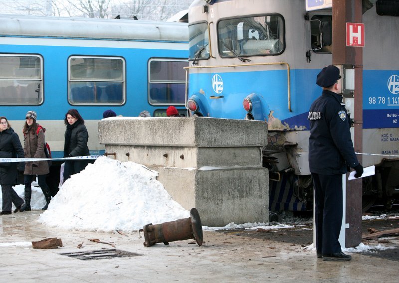 Train hits platform bumper at Central Station, 41 hospitalized