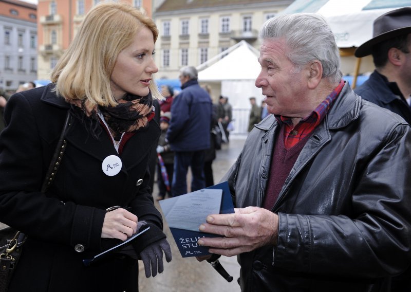 Barbara Nola dijelila letke za pomoć djeci