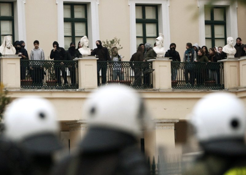 5000 Grka krenulo na parlament