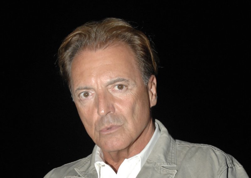 Armand Assante lud za njemačkim ovčarima