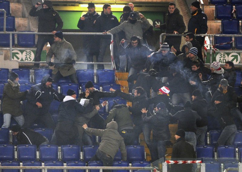 Neobičan poziv navijačima: Ne nosite noževe na stadion