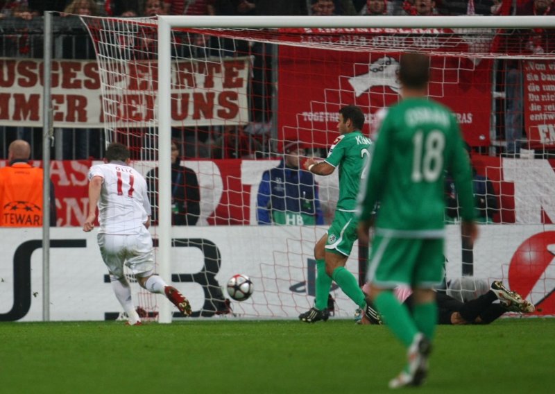 Olić spašava Bayern, Turci 'srušili' Old Trafford