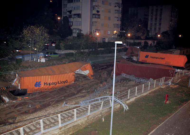 Teretni vlak u središtu Rijeke izletio iz tračnica