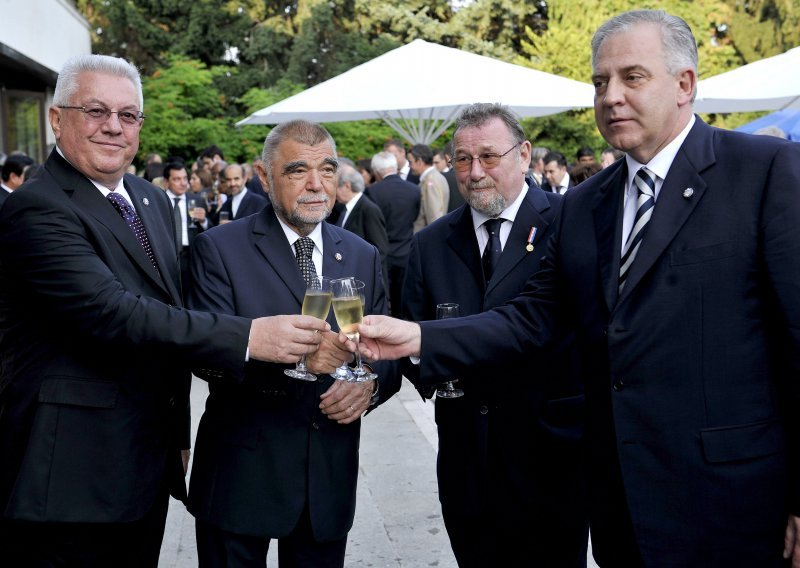 Tadić mora na sud zbog pjenušca na stadionu