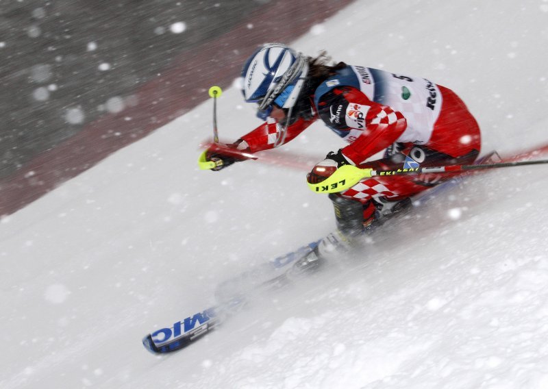 Riesch zlatna, Ana daleko od medalje